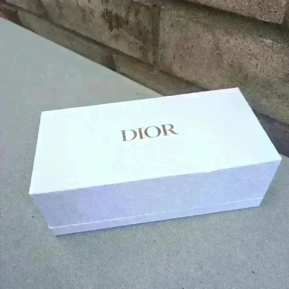 Dior Sunglass box in white pebble texture with gold lettering  - new - Picture 1 of 3